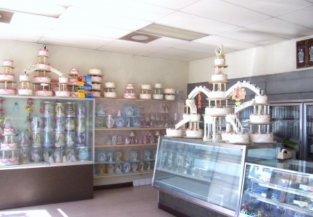 Prime Location in Hollywood, Originally Designed for a Bakery Easily Convert to Deli or Other Concept.