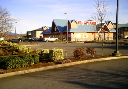 Large Free Standing Restaurant and Bar with 150 Parking Spaces!