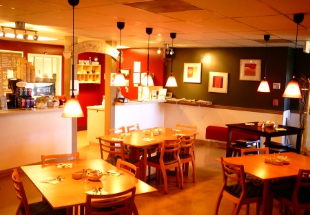 5 Year Successful Large Breakfast & Lunch Cafe Across From Boeing. 