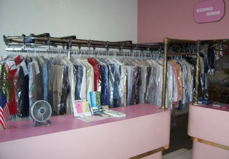Cleaners and Alterations Business In High Traffic Location