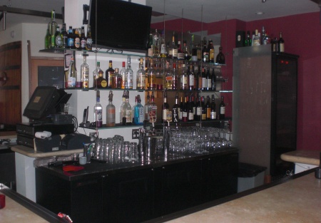 Beautiful Downtown Bar/Dinner House with Hard Liquor