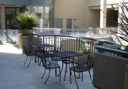 Fantastic Pine Avenue Location in Long Beach - Fully Equipped With Low Rent