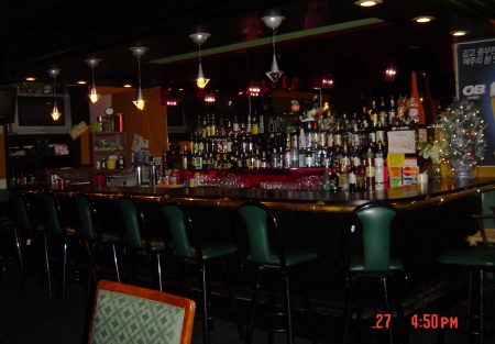 Full Service Lounge with Full Kitchen and Option to lease additional 1400 Square Feet