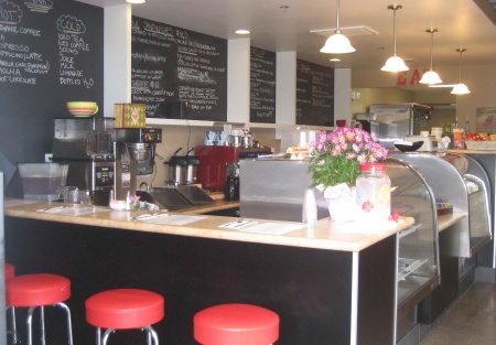 Beach Area Take out Cafe with great rent only 49k!!