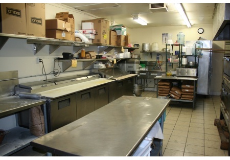 Franchise Pizza Restaurant in Heart of Valley For Sale