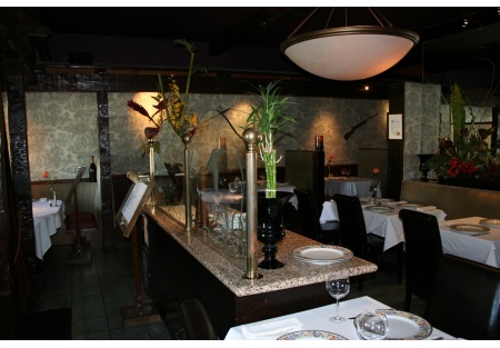 HIGHLY PROFITABLE LANDMARK FRENCH RESTAURANT FOR SALE