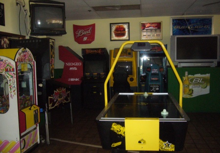 Redlands Long Established Family Pizza Place - Very Low Rent!