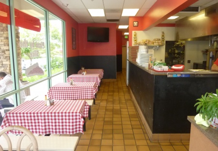 Corner location, Nice decor, Full Kitchen...Pizza or bring your concept
