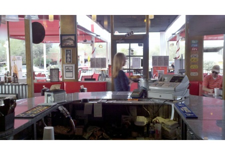 MONEY MAKING BURGER JOINT WITH BAR LOCATED IN HEAVY TOURIST AREA