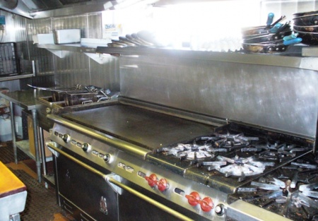 FAMILY ITALIAN RESTAURANT 67 YEARS OLD IN MAJOR HARBOR W/BEER & WINE