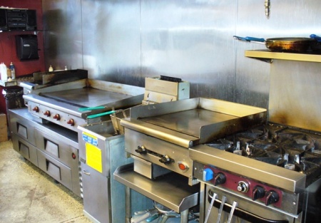 Really nice Restaurant w/Bar....Beer & Wine...priced to Sell!