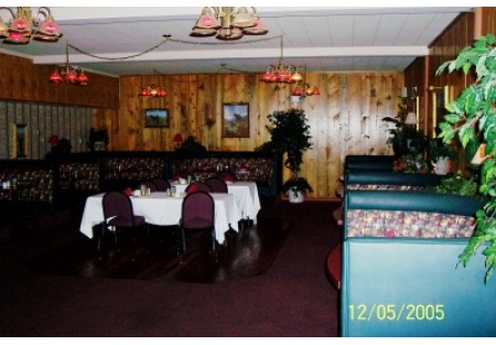 Established dinner house in growing community with full bar.