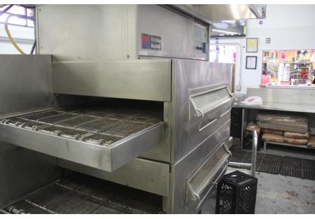 Pizza restaurant, lots of foot traffic, super cheap rent