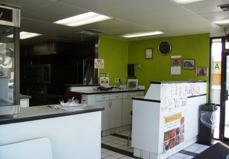 PIZZA on very busy Street in Free Standing Building