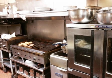  Low Rent Cafe with Patio in El Dorado County