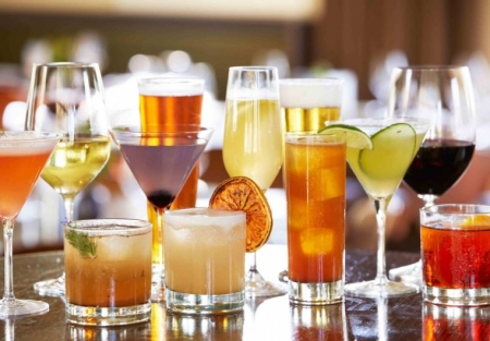 Thriving Sports Bar and Restaurant with FULL LIQUOR & Patio & Low Rent