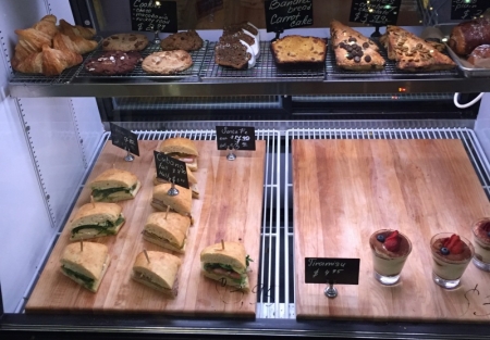 High Dense Traffic Area - End-Cap Unit - Patio - Full Kitchen