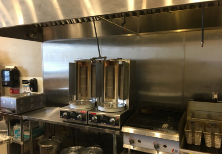 Poway restaurant in super busy shopping center low rent