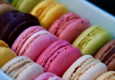 Absentee Easy to Operate: Busy Mall Kiosk Selling Macarons