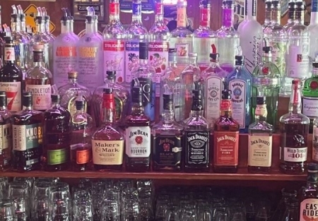 TRADITIONAL “OLD SCHOOL” BAR WITH REAL PROPERTY IN ANACORTES