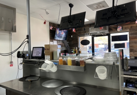 Pizza restaurant-busy area-41 lic