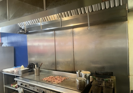 Beach Area Restaurant-high traffic corner spot-trained staff in place 