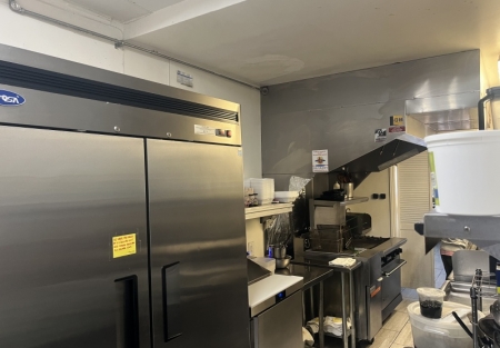 Extremely busy center-popular concept-easy operations-full kitchen