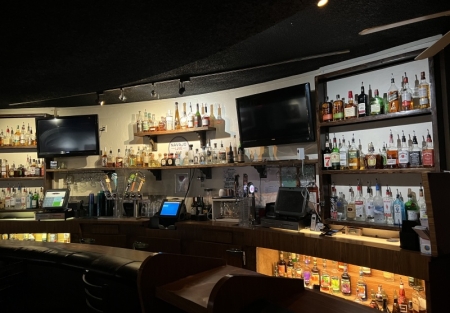 Bar w 48 license and live entertainment permits