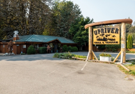 Profitable North Cascades Bar & Grill w/ Real Estate