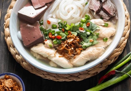 Charming Vietnamese restaurant for sale in Hercules shopping center